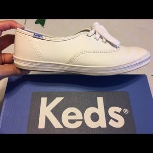 white leather keds